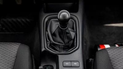 Toyota Hilux DLX HILUX 2.4L MT P.WINDO DIESEL 2026-16