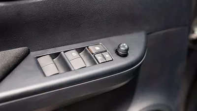 Toyota Hilux DLX HILUX 2.4L MT P.WINDO DIESEL 2026-18
