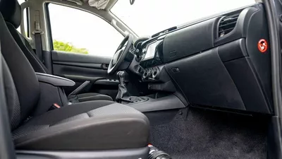 Toyota Hilux DLX HILUX 2.4L MT P.WINDO DIESEL 2026-22