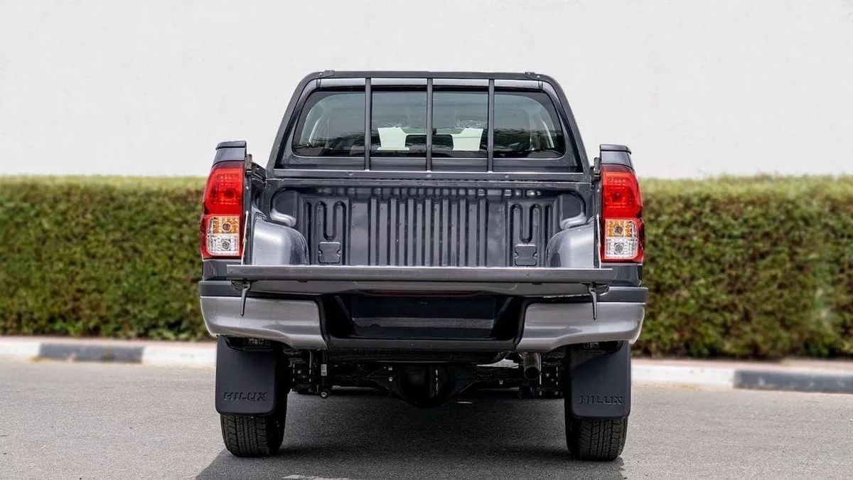 Toyota Hilux DLX HILUX 2.4L MT P.WINDO DIESEL 2026-9-0