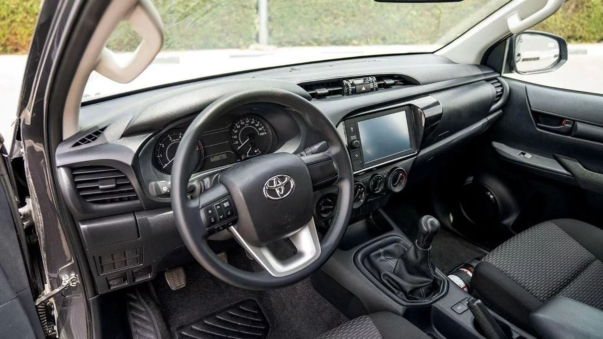 Toyota Hilux DLX HILUX 2.4L MT P.WINDO DIESEL 2026-11-0