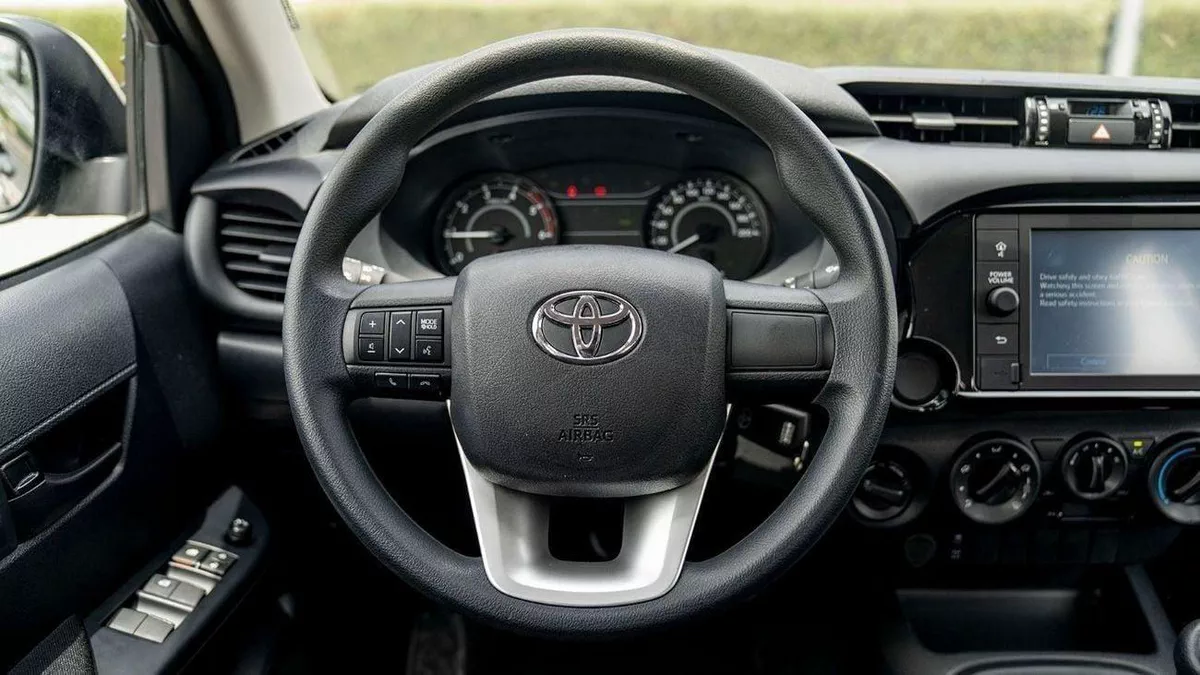 Toyota Hilux DLX HILUX 2.4L MT P.WINDO DIESEL 2026-12-0