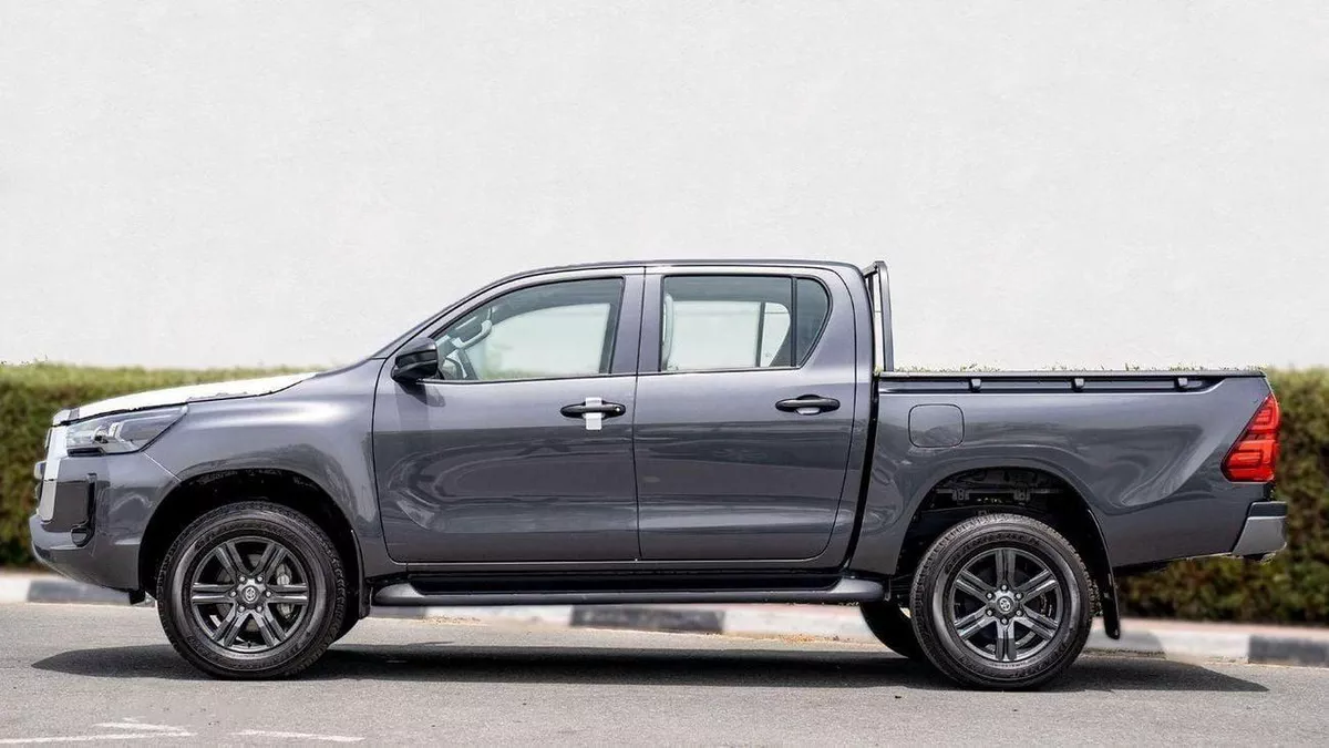 Toyota Hilux DLX HILUX 2.4L MT P.WINDO DIESEL 2026-8-0