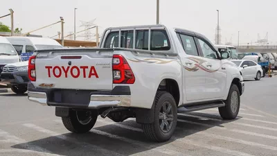 Toyota Hilux Double Cab DLS 2026 GCC Specs-3