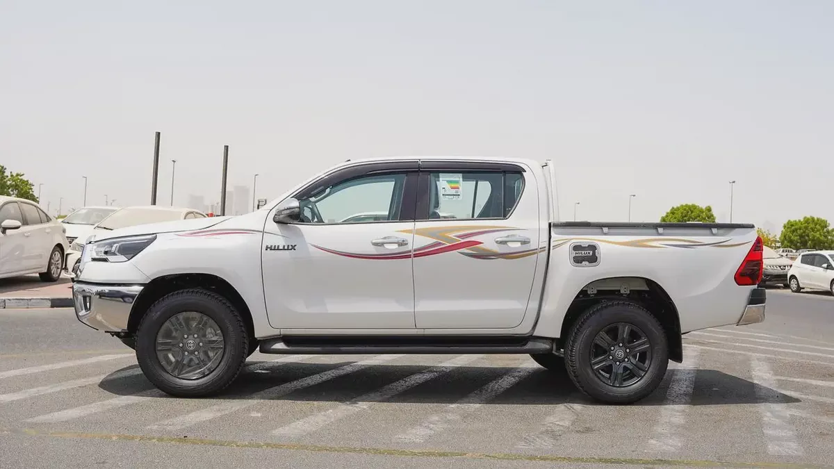 Toyota Hilux Double Cab DLS 2026 GCC Specs-1-1