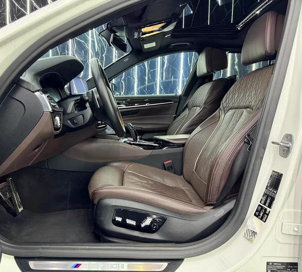BMW 5 Series M550i xDrive 2019 | One Owner | GCC specs | AGMC Full Service history
