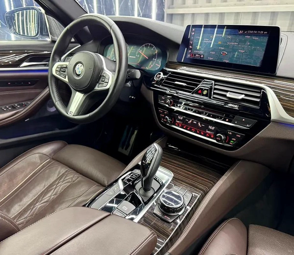 BMW 5 Series M550i xDrive 2019 | One Owner | GCC specs | AGMC Full Service history