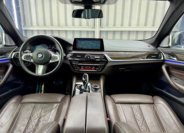 BMW 5 Series M550i xDrive 2019 | One Owner | GCC specs | AGMC Full Service history