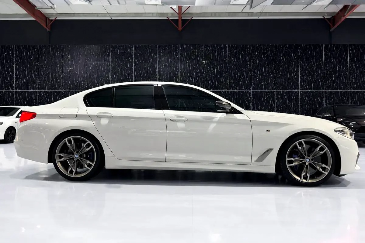BMW 5 Series M550i xDrive 2019 | One Owner | GCC specs | AGMC Full Service history-5-5