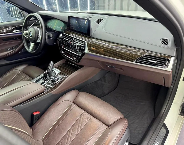 BMW 5 Series M550i xDrive 2019 | One Owner | GCC specs | AGMC Full Service history
