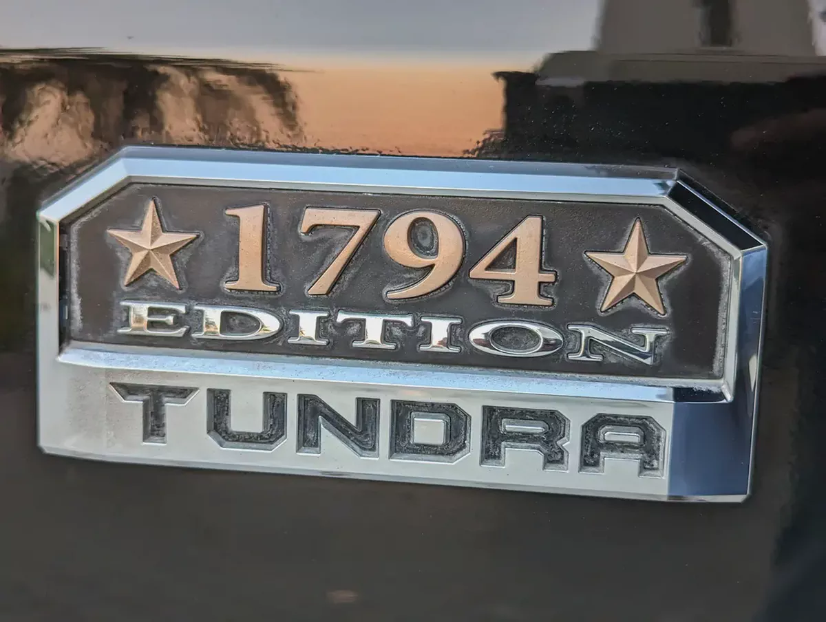 TOYOTA TUNDRA 2014 FACELIFTED 2025 1794 EDITION 4X4 4DOORS V8 5.7L IN EXCELLENT CONDITION-11-11