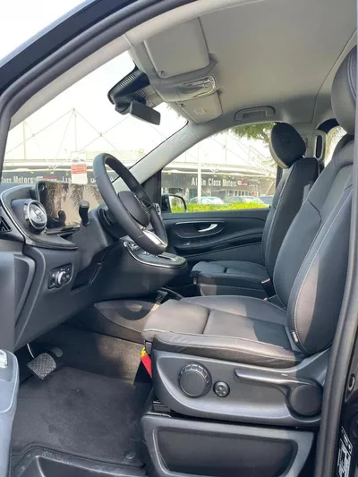 Mercedes Benz V300 Avantgarde Under Agency Warranty 2026 GCC-13