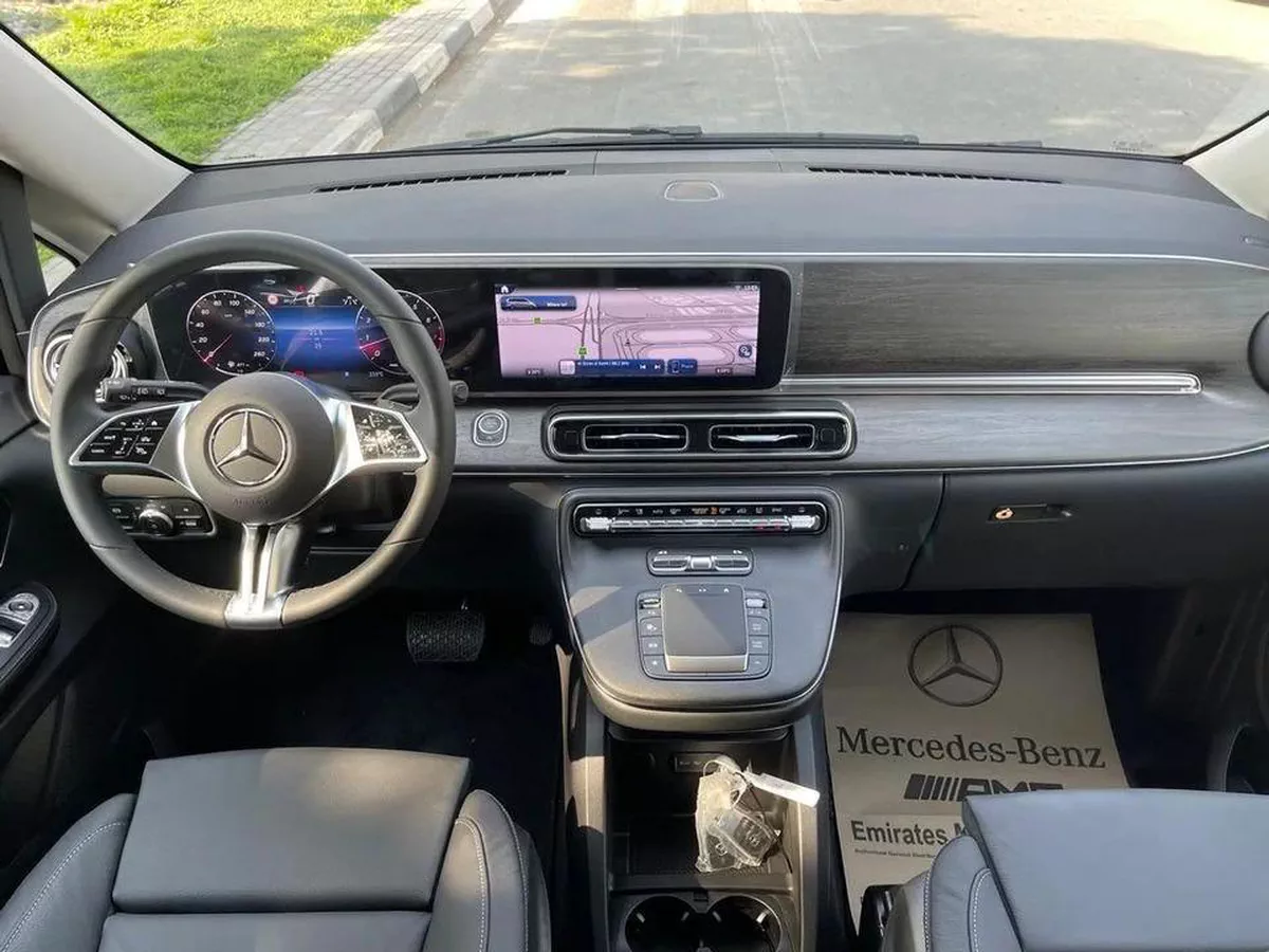 Mercedes Benz V300 Avantgarde Under Agency Warranty 2026 GCC-8-8