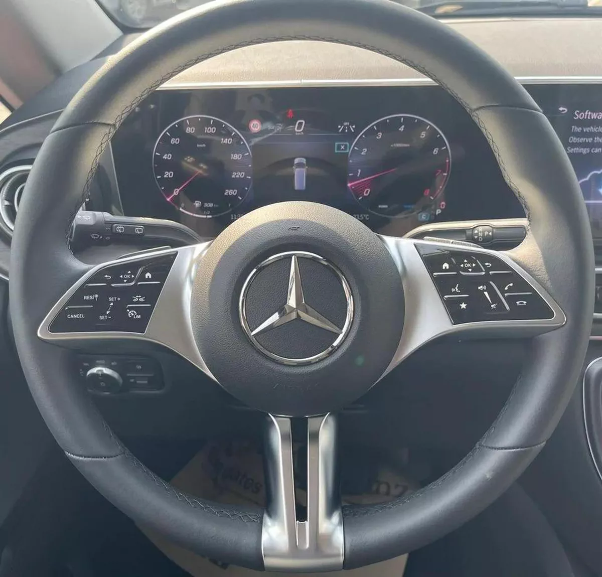Mercedes Benz V300 Avantgarde Under Agency Warranty 2026 GCC-3-3