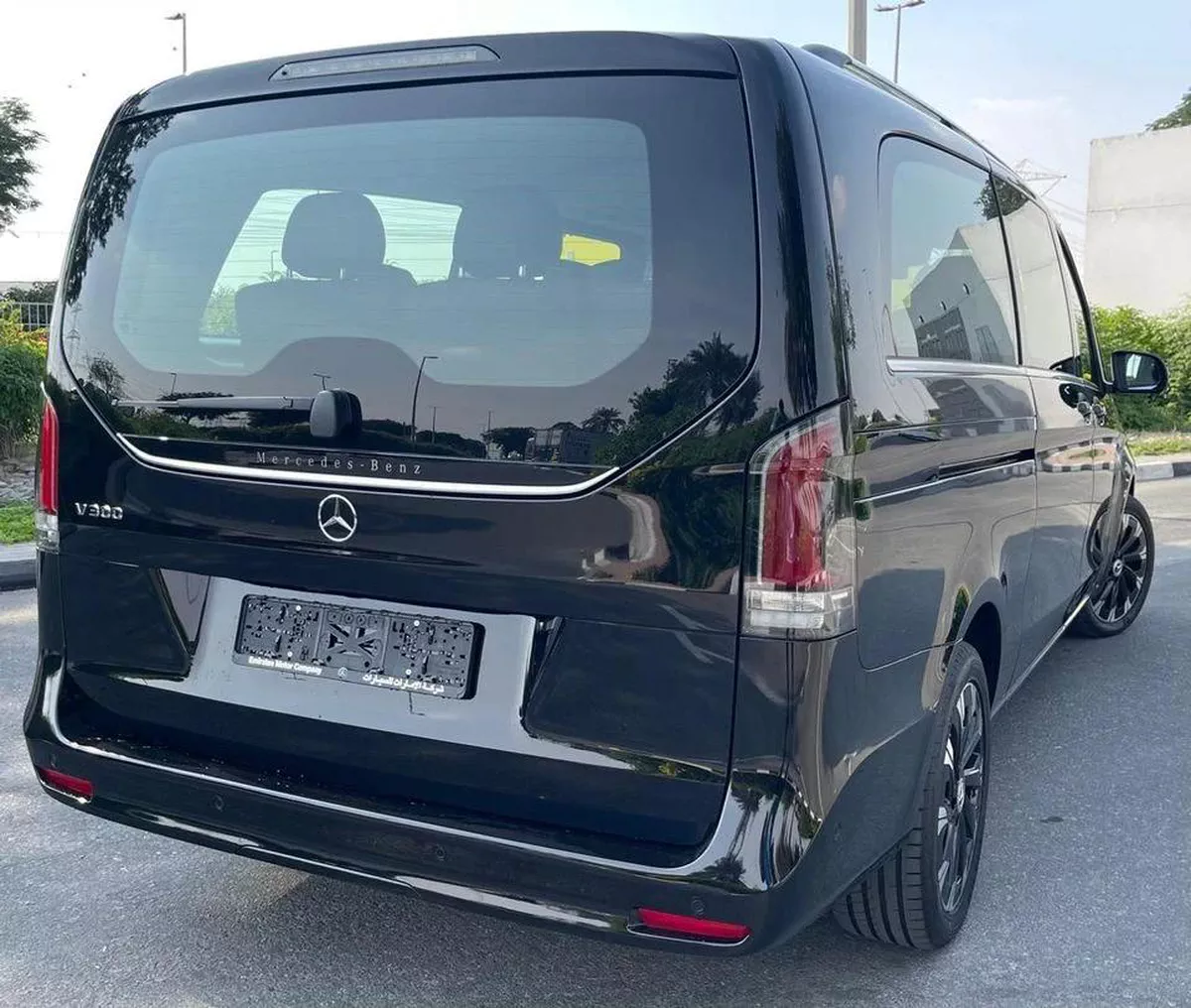 Mercedes Benz V300 Avantgarde Under Agency Warranty 2026 GCC-14-14