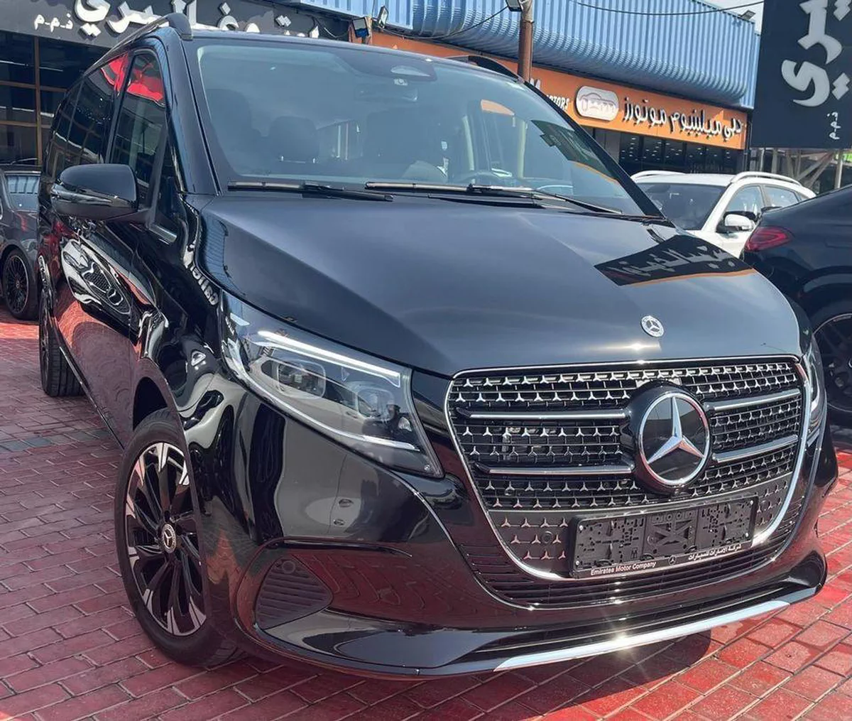 Mercedes Benz V300 Avantgarde Under Agency Warranty 2026 GCC-6-6
