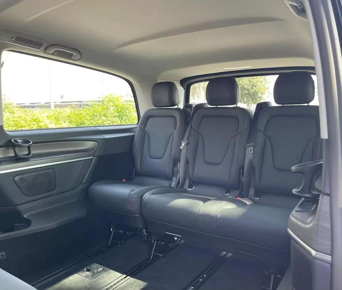 Mercedes Benz V300 Avantgarde Under Agency Warranty 2026 GCC-5-5