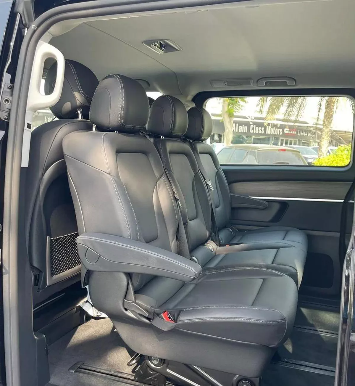Mercedes Benz V300 Avantgarde Under Agency Warranty 2026 GCC-15-15