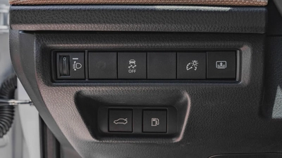 2026 Toyota Camry LE 2.5L AT Hybrid (White)-9