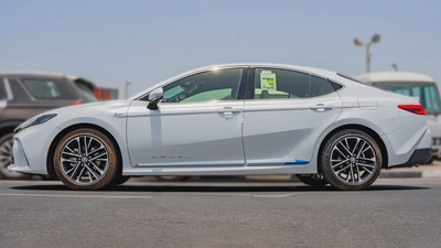 2026 Toyota Camry LE 2.5L AT Hybrid (White)-2