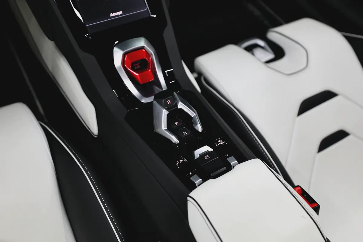 Lamborghini Huracan EVO Spyder-12-12