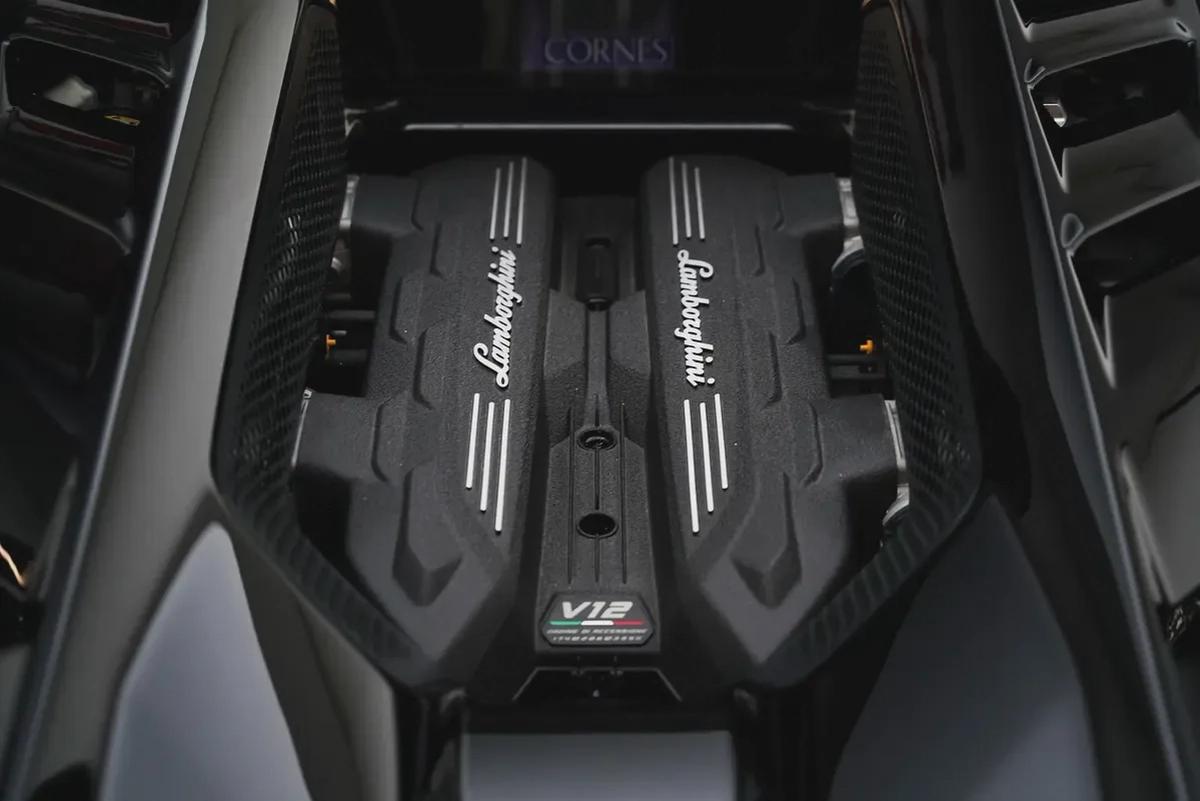 2024 LAMBORGHINI REVUELTO-4-4