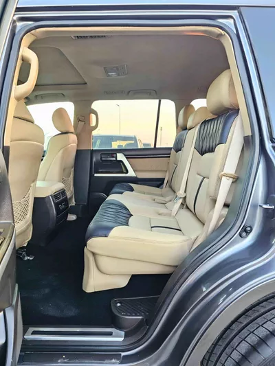 Toyota Land Cruiser GXR LANCDCRUISER 5.7 BIG ENGINE/  SHAPE 2021/ FULL OPTION / EXPORT ONLY / LOT#46060-8