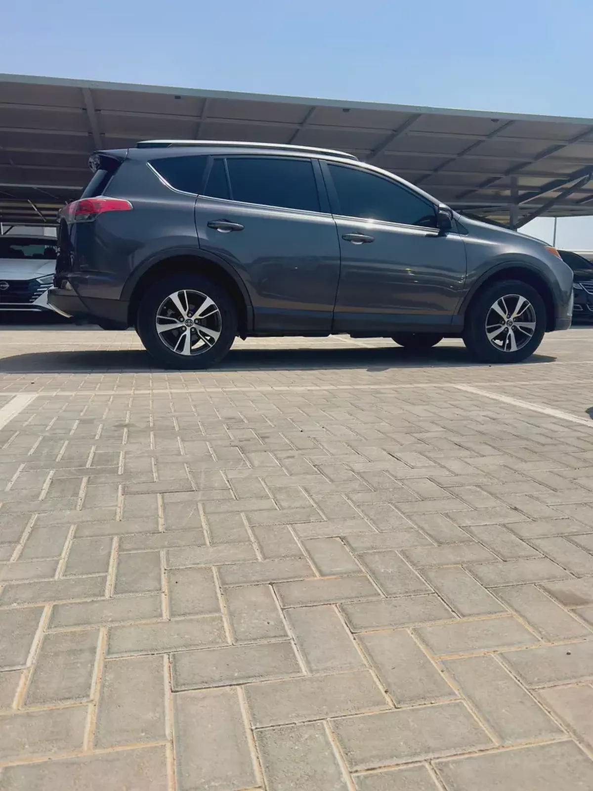 2017 Toyota Rav 4 XLE | American Specs | Well Maintained-1-1