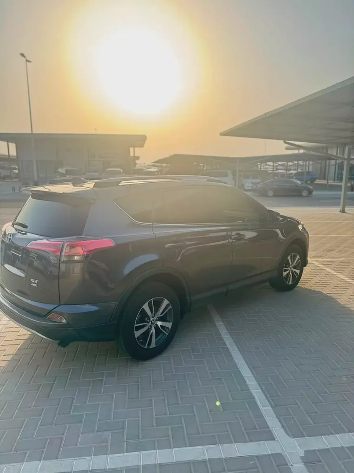 2017 Toyota Rav 4 XLE | American Specs | Well Maintained-5-5