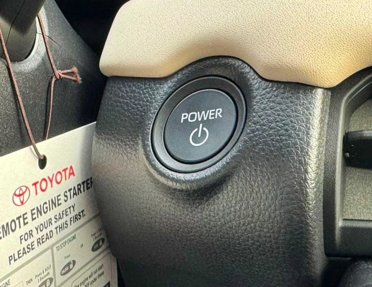 Toyota RAV4 LIMITED TOYOTA RAV4 HYBRID LIMITED || 2.5L V4 AWD | RADAR | PANORAMIC ROOF | AUTO PARK (CODE # R4HHS)-11-0