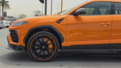 Lamborghini Urus (Orange 99k)-4
