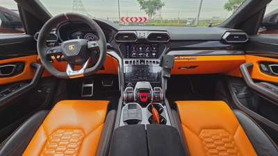 Lamborghini Urus (Orange 99k)-14