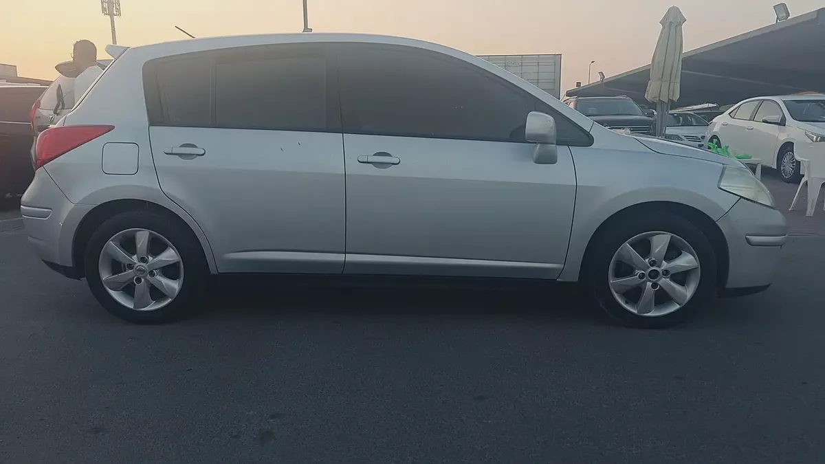 Nissan Tiida 2012 SV GCC Specs - Excellent Condition-8-8