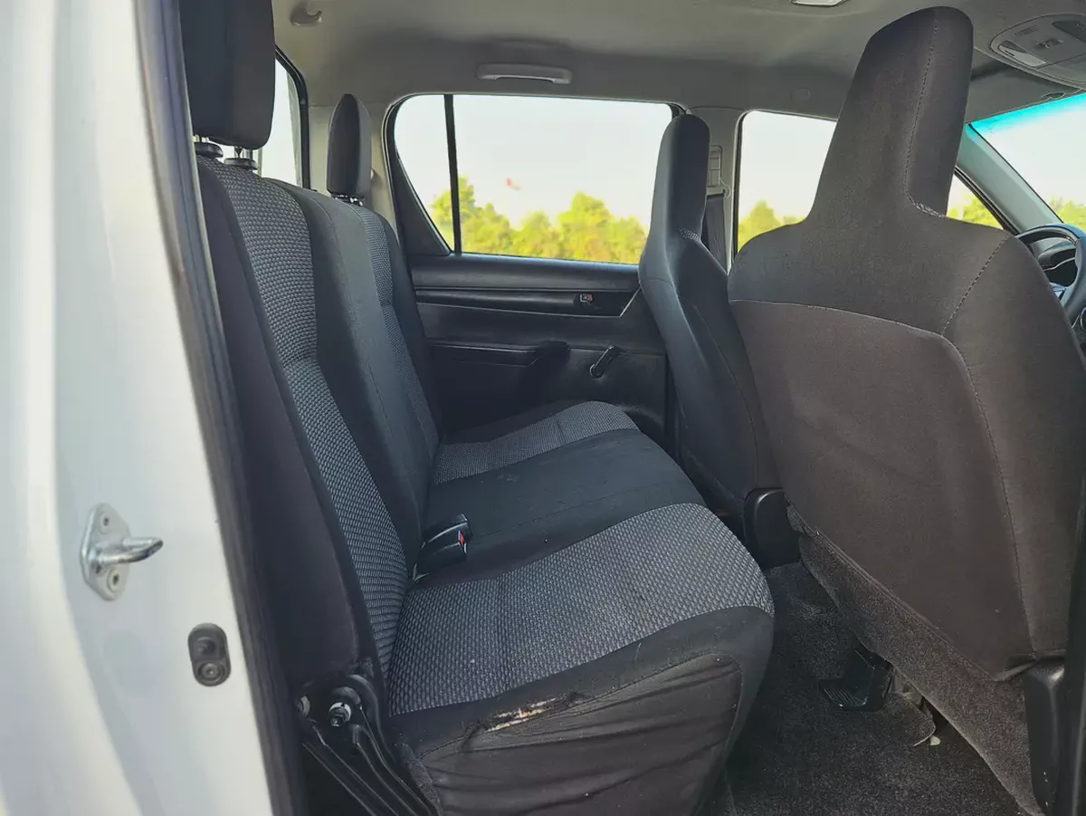 Hilux Double Cabin 2020 GCC Premium Condition Low KM Pickup Truck-10-10