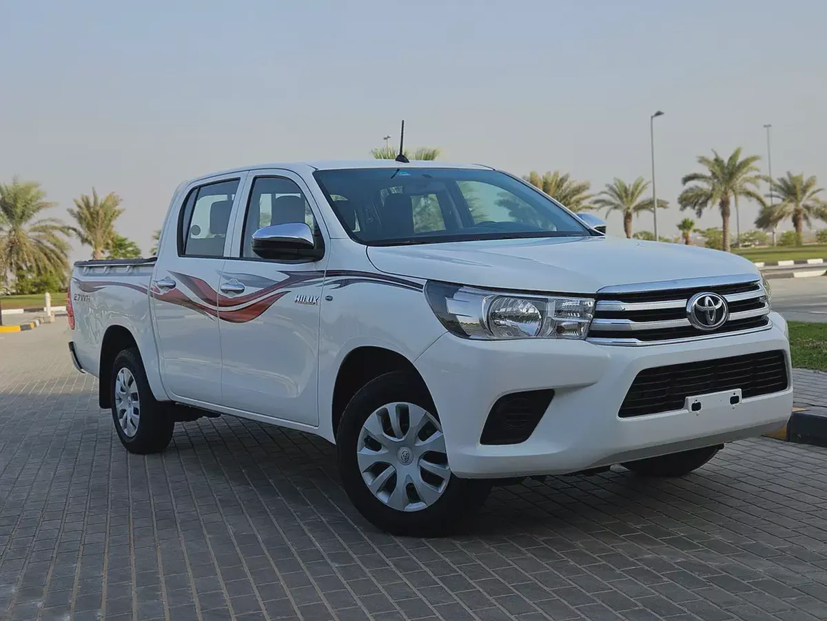Hilux Double Cabin 2020 GCC Premium Condition Low KM Pickup Truck-5-5