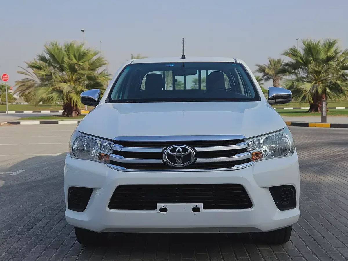 Hilux Double Cabin 2020 GCC Premium Condition Low KM Pickup Truck-6-6
