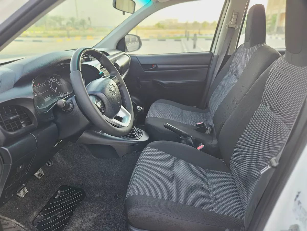 Hilux Double Cabin 2020 GCC Premium Condition Low KM Pickup Truck-7-7