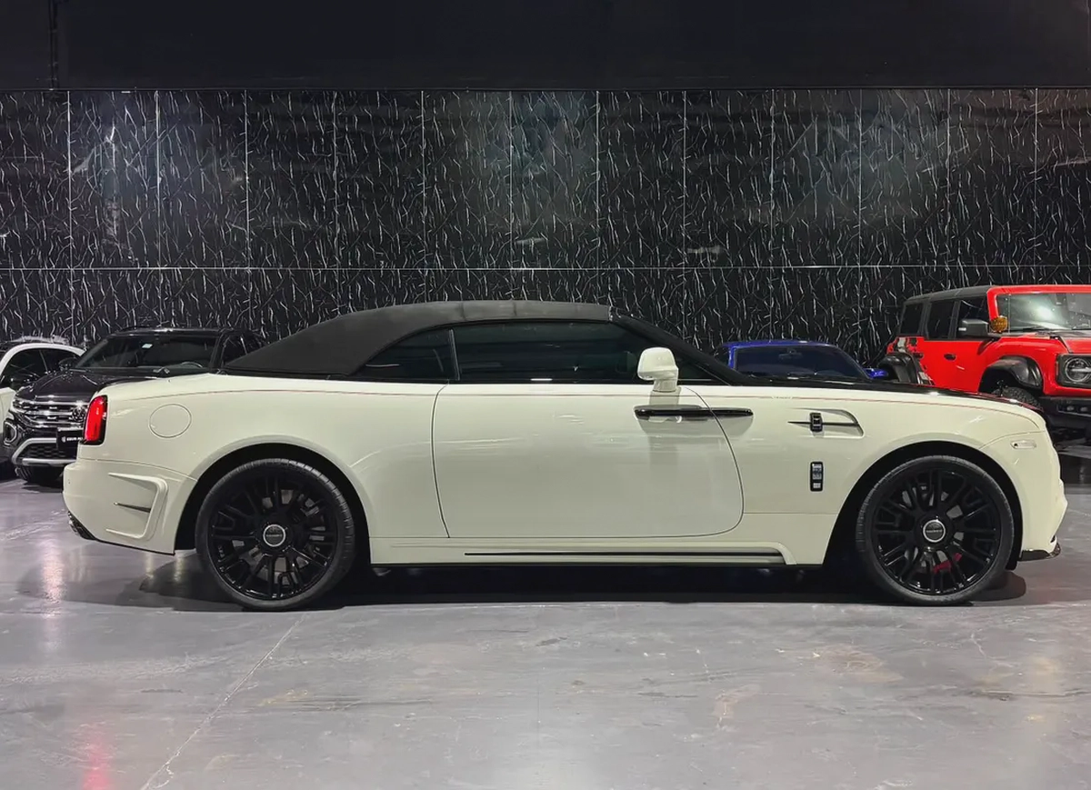 2017 Rolls-Royce Dawn Black Badge  | Mansory Package | European | Low Mileage | Soft Top Convertible-6-6