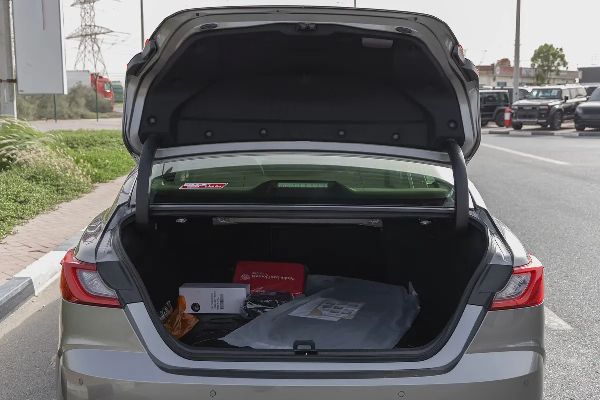 Toyota Camry LE 2.5 L | Hybrid | Gray | Panoramic Sunroof | Electric Chair | 2026 GCC Specs-19-19