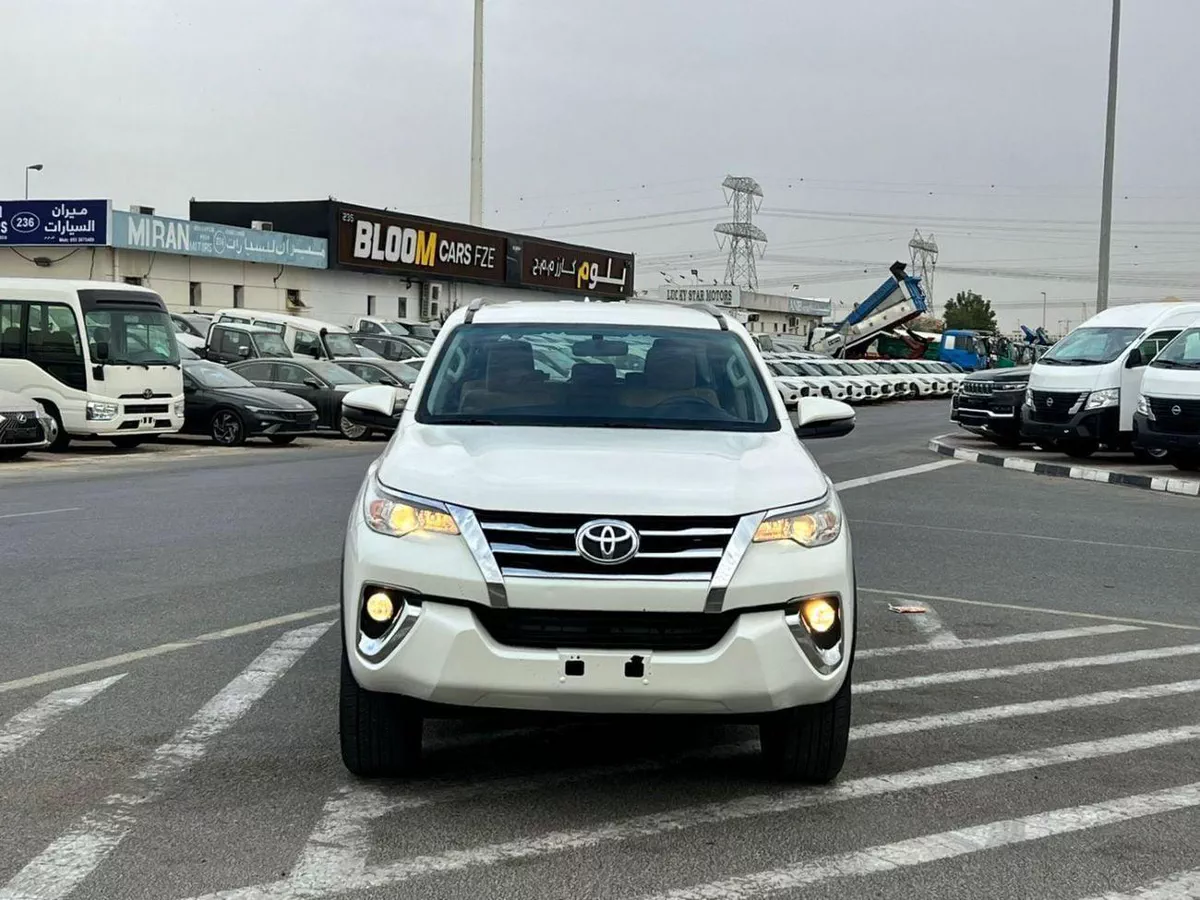 Toyota Fortuner EXR 2019 Toyota Fortuner 2.7L V4 -AWD 4x4 GCC - Rear CAM & Sensor - Cruise Control-1-0
