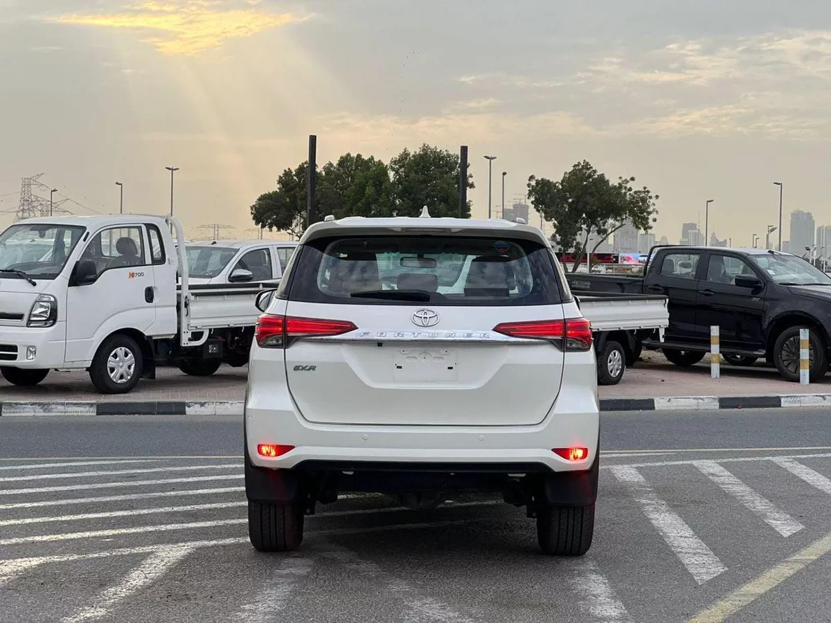 Toyota Fortuner EXR 2019 Toyota Fortuner 2.7L V4 -AWD 4x4 GCC - Rear CAM & Sensor - Cruise Control-5-0