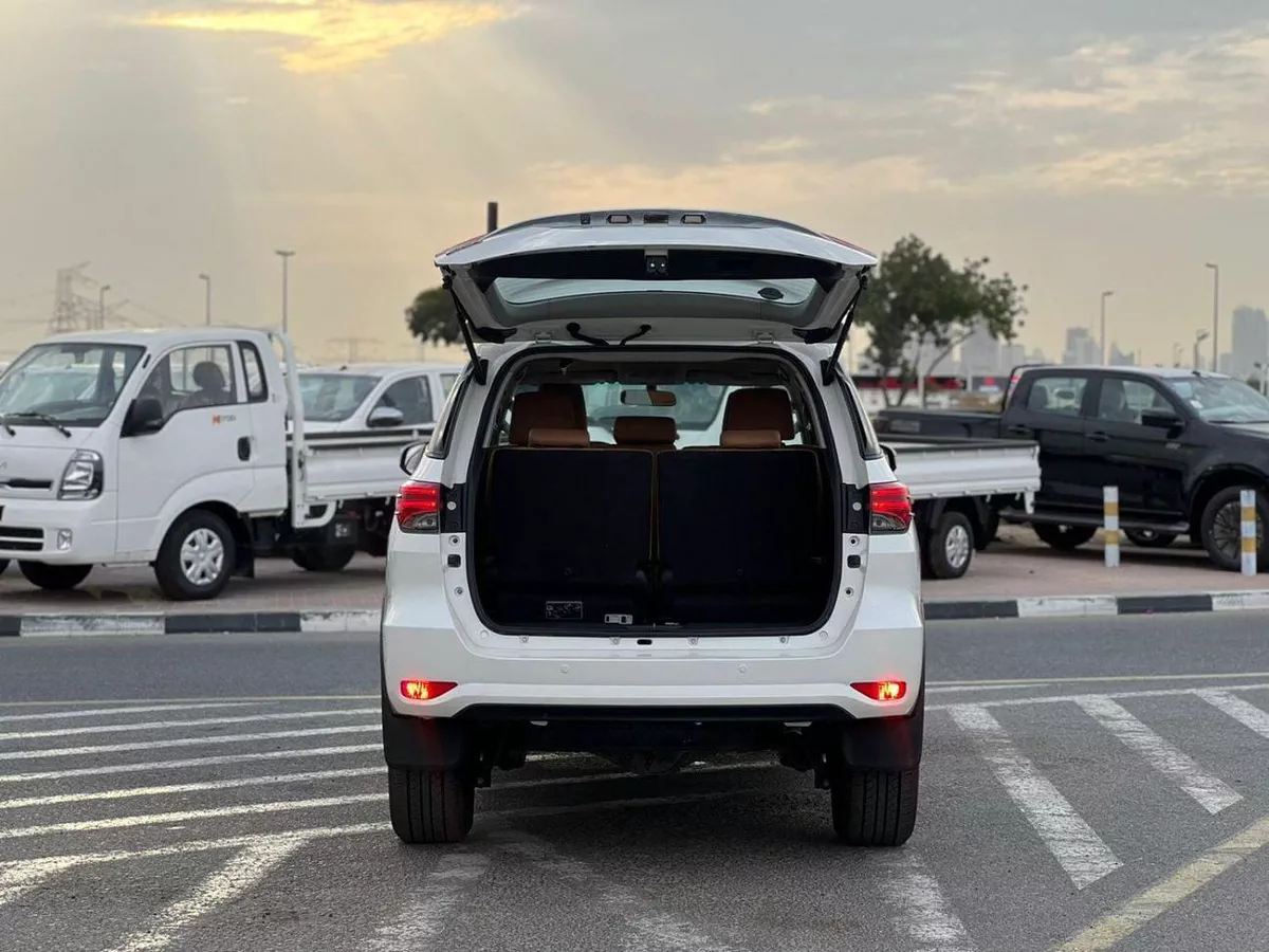 Toyota Fortuner EXR 2019 Toyota Fortuner 2.7L V4 -AWD 4x4 GCC - Rear CAM & Sensor - Cruise Control-6-0