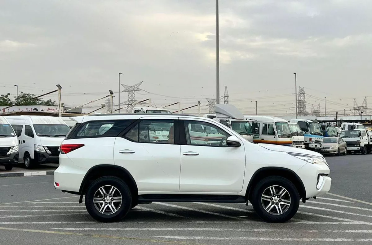 Toyota Fortuner EXR 2019 Toyota Fortuner 2.7L V4 -AWD 4x4 GCC - Rear CAM & Sensor - Cruise Control-8-0