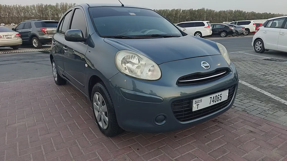 Nissan Micra SL 2016 | GCC Specs | Low Mileage | Compact & Fuel Efficient-2-2
