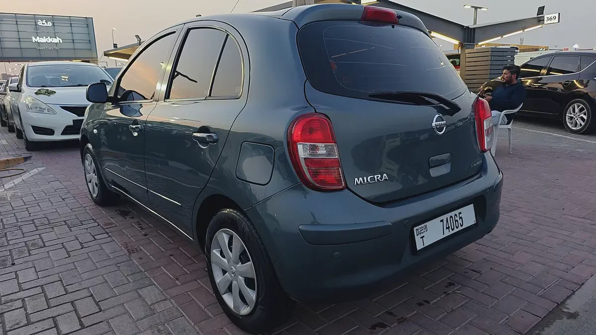 Nissan Micra SL 2016 | GCC Specs | Low Mileage | Compact & Fuel Efficient-4-4