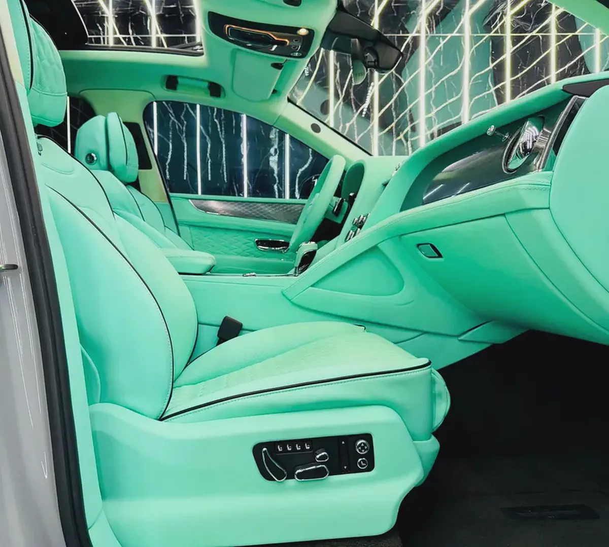 Bentley Bentayga V8 | First Edition | Rare Interior | GCC-13-13