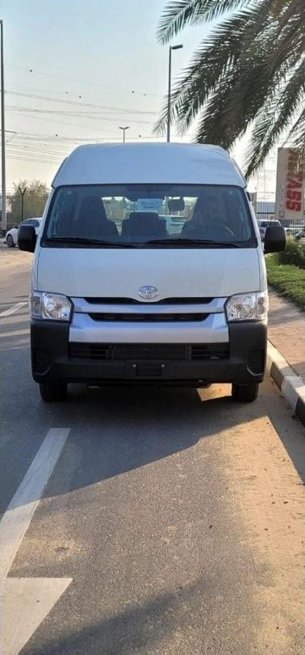 Toyota Hiace GL HIACE 2.5L HIROOF CARGO  PETROL-1-0