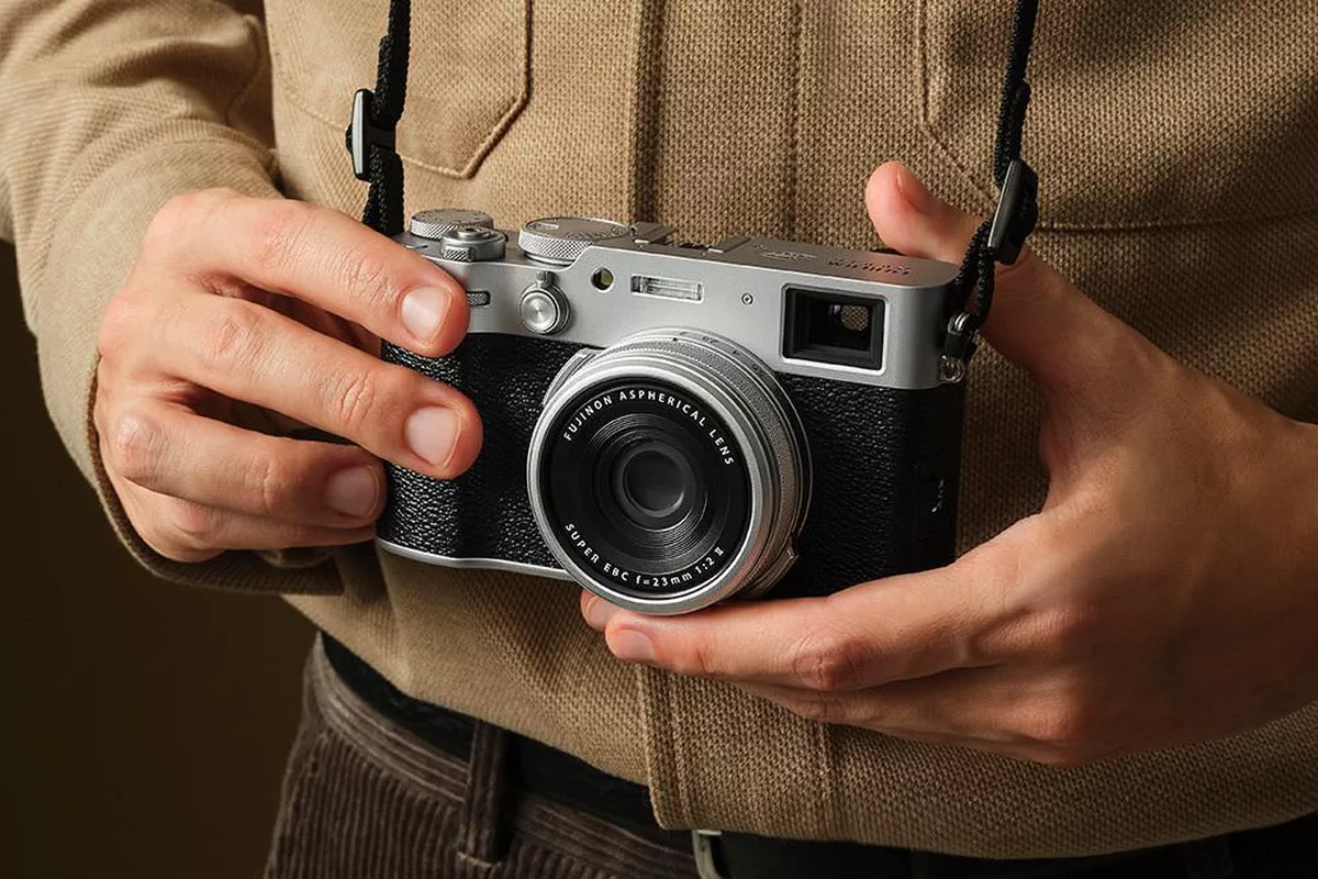 Fujifilm x100vi silver camera-4-4