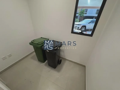 Spacious 3BR Middle unit in Green Community | Ready to move-14