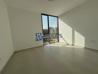 Spacious 3BR Middle unit in Green Community | Ready to move-1